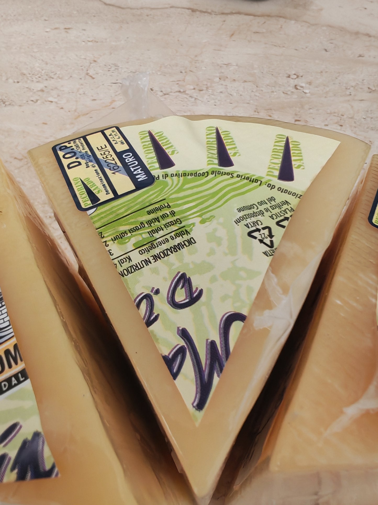 Fromage de brebis pecorino sarde Mature