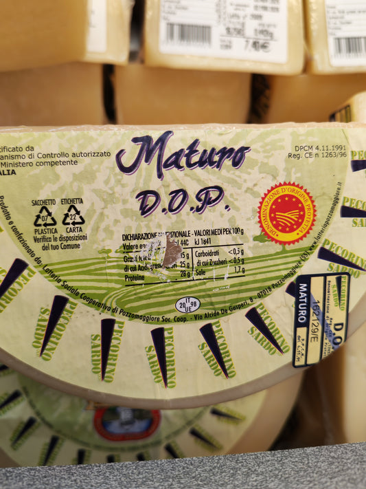 Fromage de brebis pecorino sarde Mature