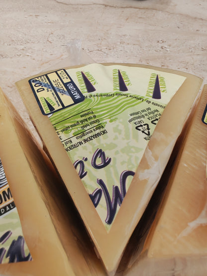 Fromage de brebis pecorino sarde Mature